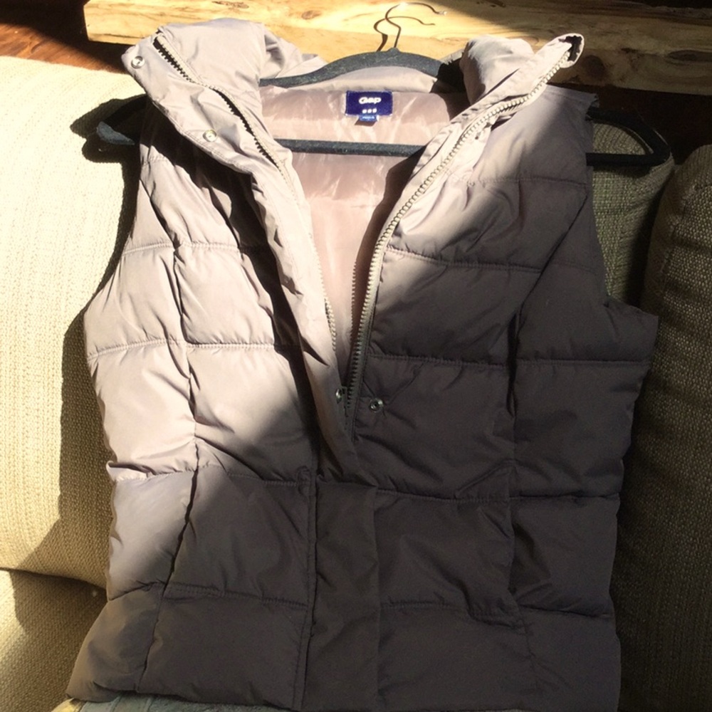 Gap puffer vest rodeo travel lodge farmer’s market festival cowgirl horse barn